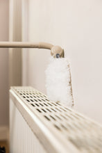 Load image into Gallery viewer, Extendable Microfibre Dusting Magnet